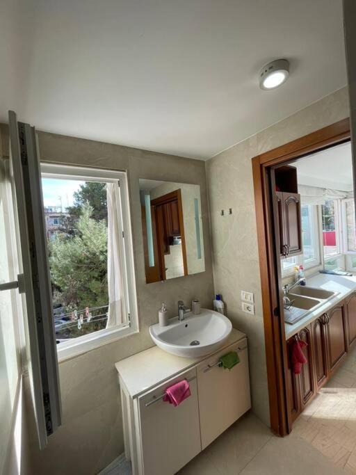 Chic City Retreat - Stylish Apartment In Bllok, ティラナ エクステリア 写真