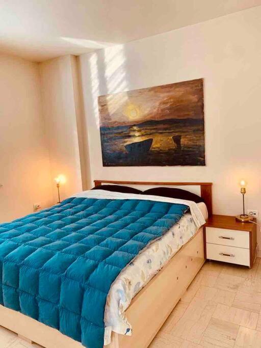 Chic City Retreat - Stylish Apartment In Bllok, ティラナ エクステリア 写真