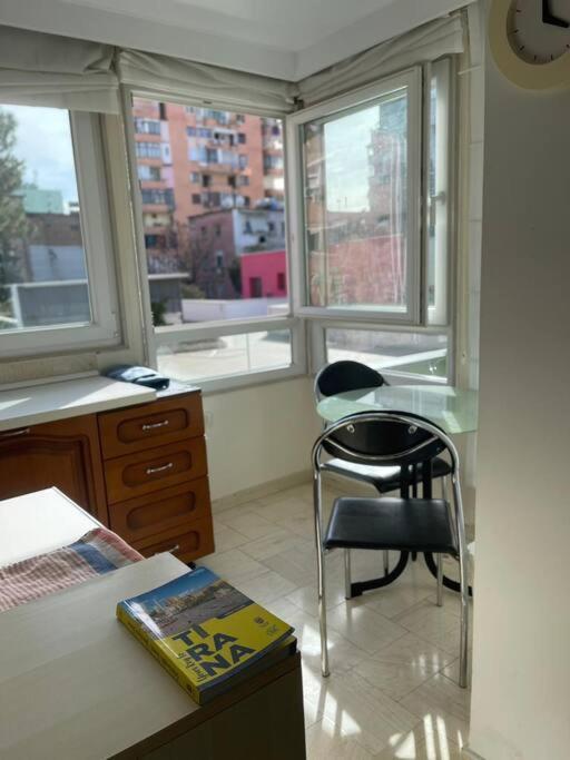 Chic City Retreat - Stylish Apartment In Bllok, ティラナ エクステリア 写真