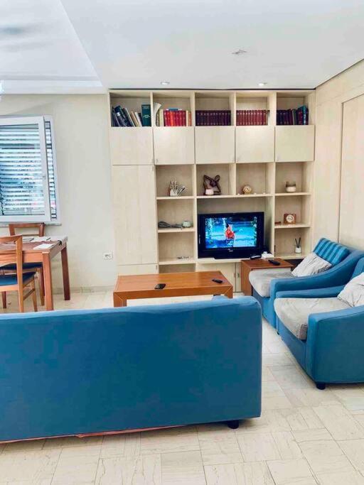 Chic City Retreat - Stylish Apartment In Bllok, ティラナ エクステリア 写真