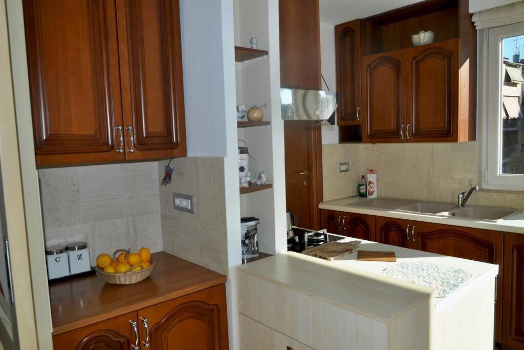 Chic City Retreat - Stylish Apartment In Bllok, ティラナ エクステリア 写真