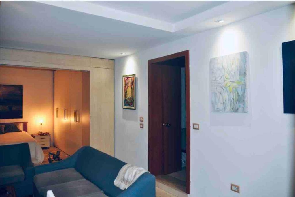 Chic City Retreat - Stylish Apartment In Bllok, ティラナ エクステリア 写真
