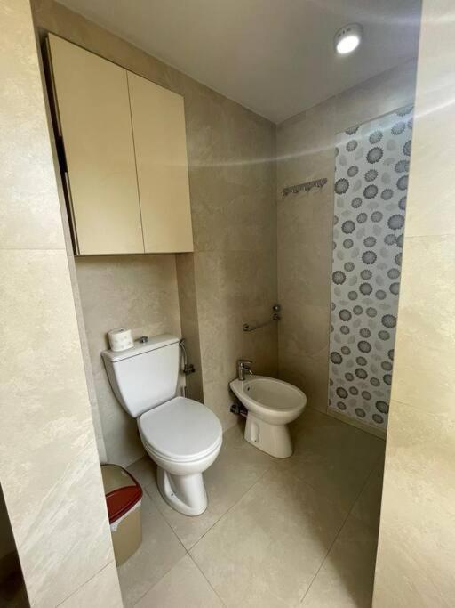 Chic City Retreat - Stylish Apartment In Bllok, ティラナ エクステリア 写真