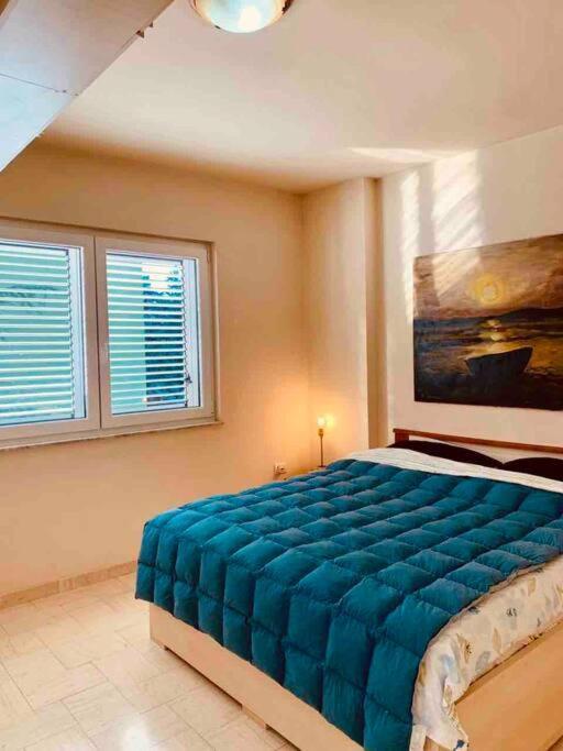 Chic City Retreat - Stylish Apartment In Bllok, ティラナ エクステリア 写真