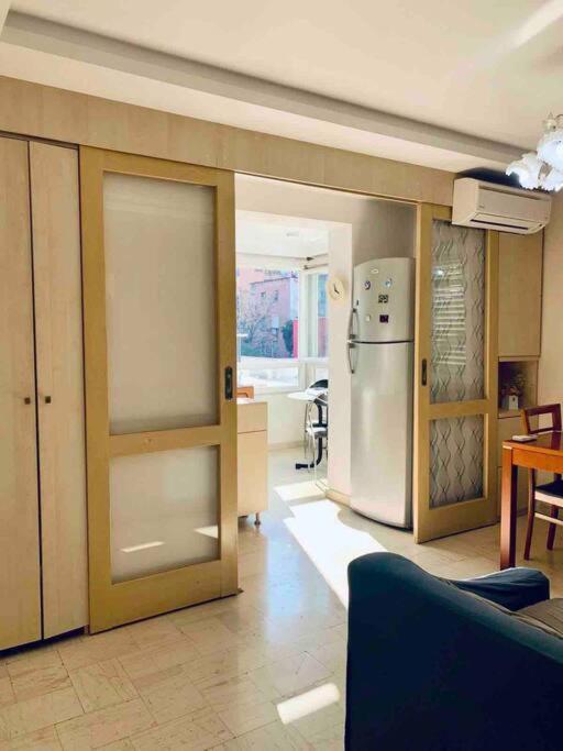 Chic City Retreat - Stylish Apartment In Bllok, ティラナ エクステリア 写真
